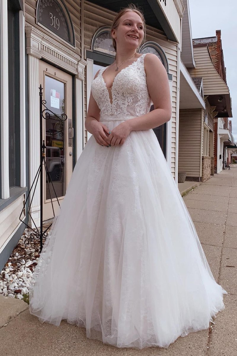 A-Line Tulle Sparkly White Wedding Dress with Appliques